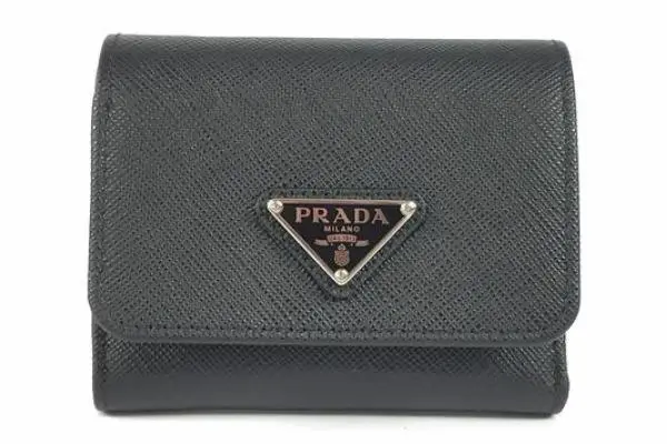 プラダ財布の真贋を見分けるポイント 
