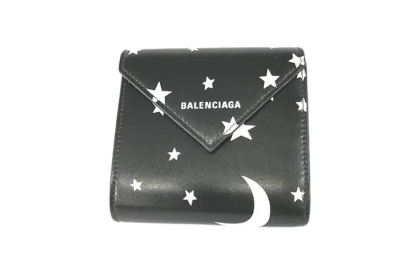 バレンシアガの財布の買取相場が上昇している背景