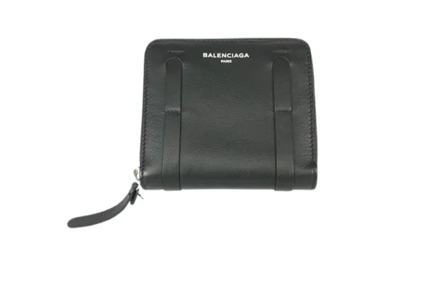 オークションやフリマアプリと買取店、どちらが高く売れる？