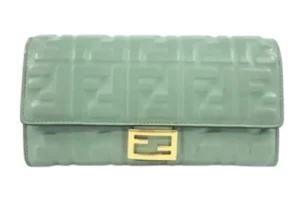 フェンディバゲットウォレット