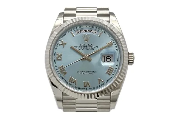 アイスブルー文字盤がプラチナモデル専用である理由