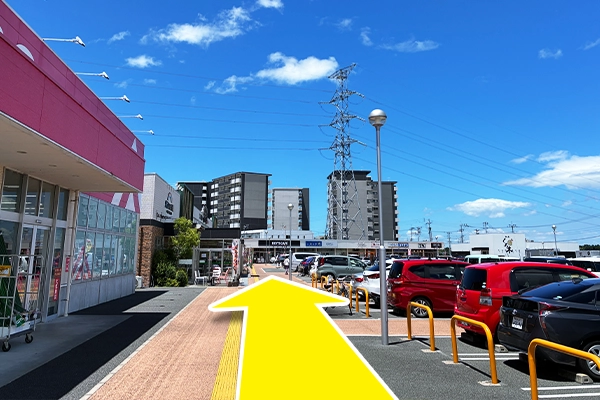 DAISO前を左折します。