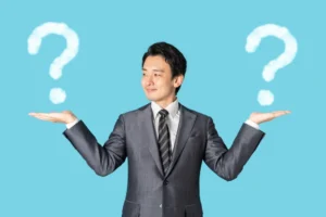 比較する男性