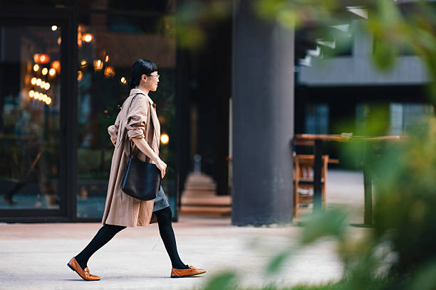女性