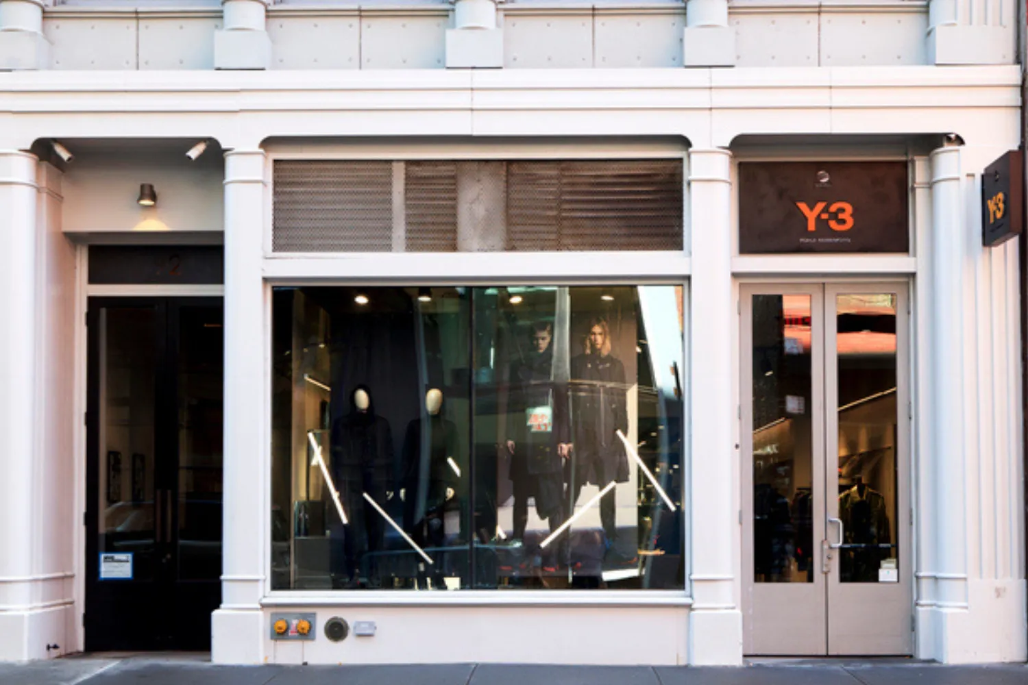 Y-3（ワイスリー）とは？ブランドの歴史と注目アイテム、愛用芸能人を徹底解説