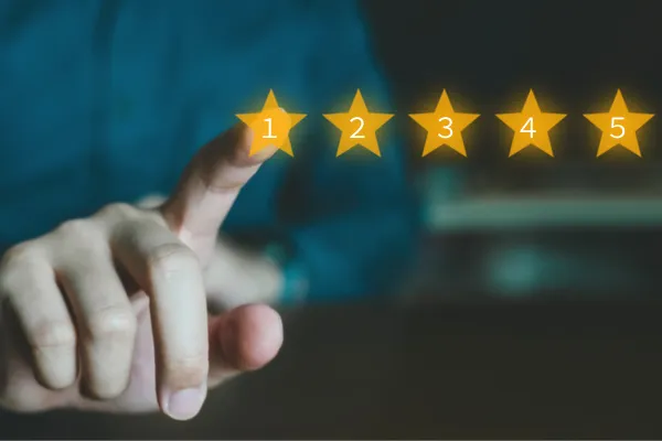 星を数える男性