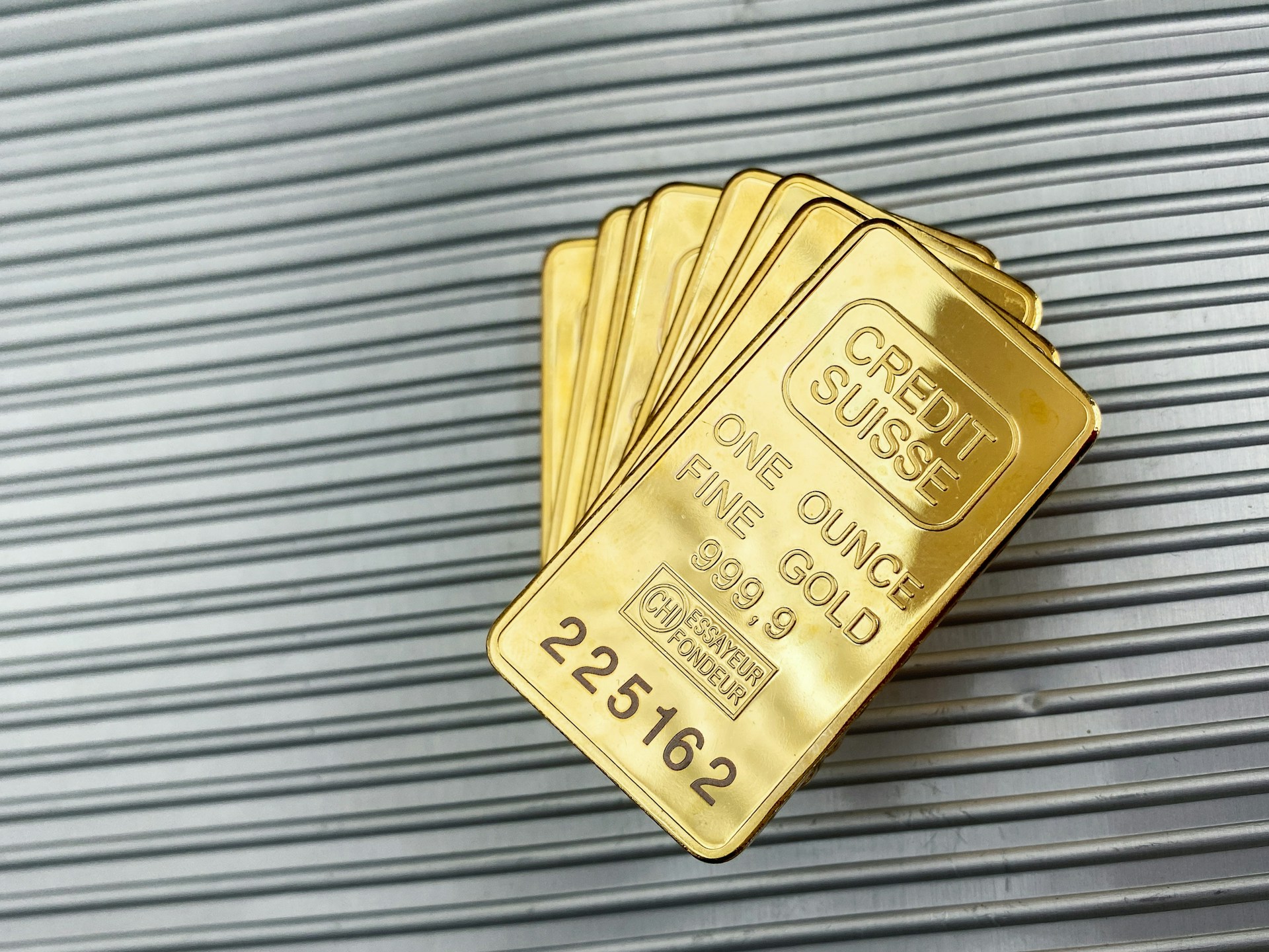 金投資するなら純金積立！定額購入・定量購入の違いとメリット・デメリットを徹底解説