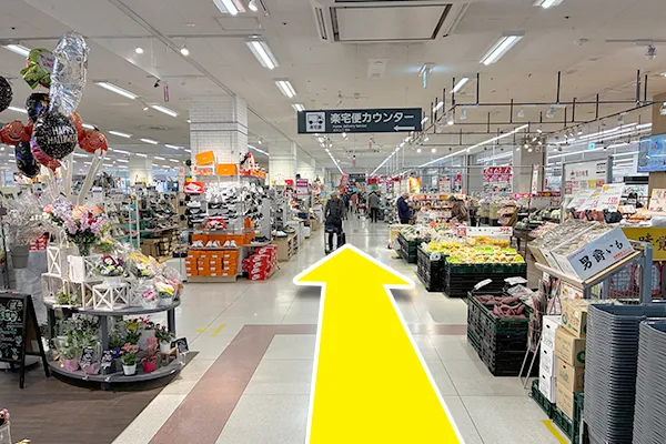 店内に入った後まっすぐ進みます。