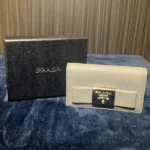 プラダ 財布 レザー