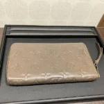 ルイ・ヴィトン ジッピー・ウォレット モノグラム・アンプラント