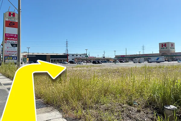 右手にハローズ宇部モール店が見えたら駐車場から入っていきます。