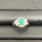 Pt900 エメラルド リング