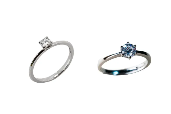 ティファニー リング と人工ダイヤのリング