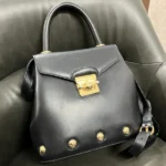 フェラガモ ヒールモチーフ カーフレザー