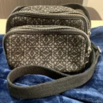 ロエベ カメラバッグ アナグラム