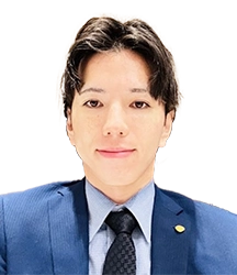 吉田　雄希　店長