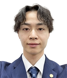 赤坂　雄斗　店長