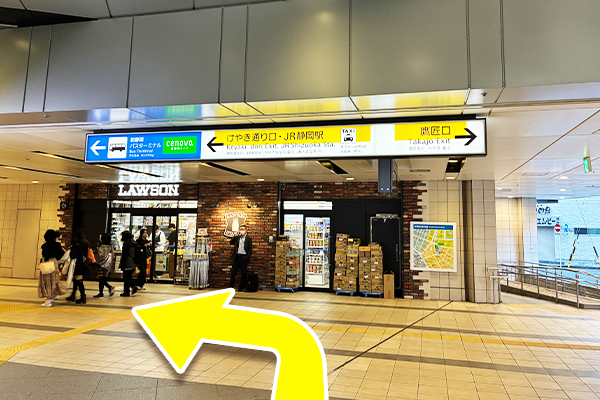 新静岡駅からバスターミナル側に行きます。