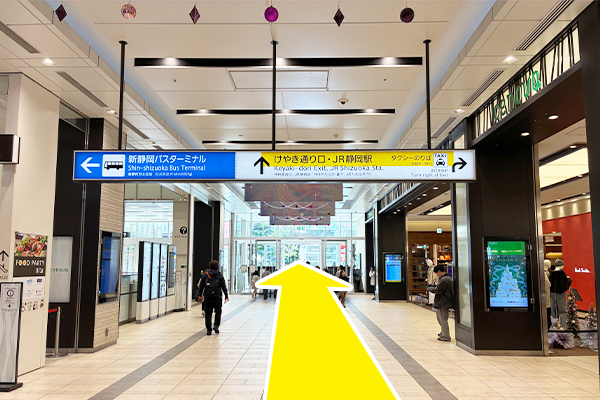 セノバを通り抜け、けやき通りに向かいます。