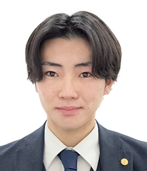 前田　翔　店長