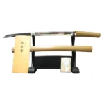 脇差 [長さ]52.8cm [反り]0.8cm [目釘]2個 [銘](表)賀州金沢住人兼巻作 (裏)寛永十二年三月吉日 白鞘 特別貴重刀剣