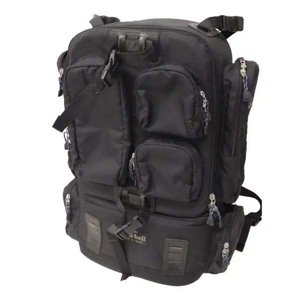 アウトドアアパレル