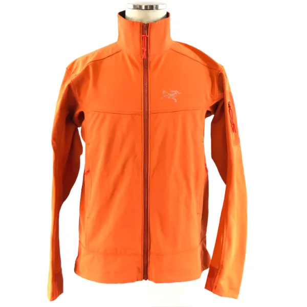 アウトドアアパレル