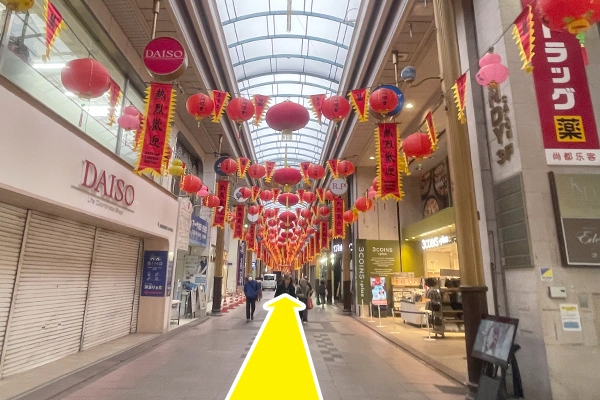 浜町アーケードを直進します