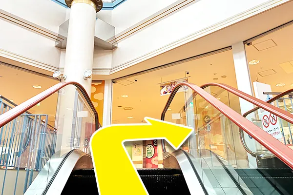 右に曲がります。