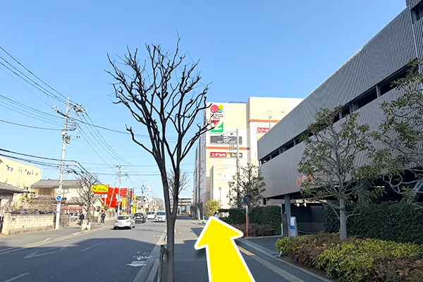 ヨークマート日進が見えてきます。