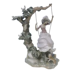 リヤドロ ブランコに乗る婦人