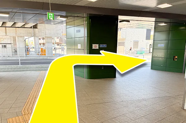 伏屋駅を出て右に曲がります。