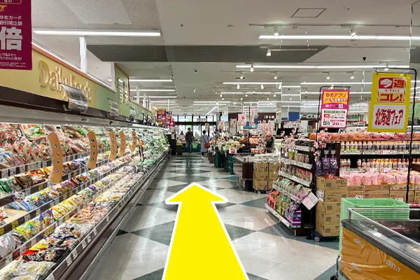まっすぐ進んでいきます。

④「セリア」「ココカラファイン」方面へ進みます。

⑤左手側の整骨院の正面に「おたからやゆめマート清水店」がございます。