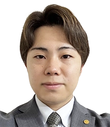 布施　拓巳　店長