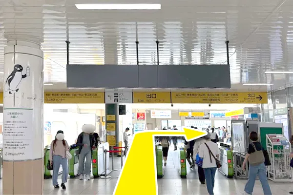 鴨居駅の改札を出たら北口に進みます。