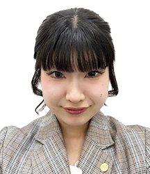 岡本　雪乃　店長