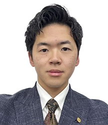 津川　陸翔　店長