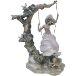 リヤドロ ブランコに乗る婦人