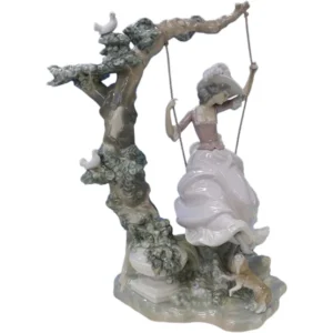 リヤドロ ブランコに乗る婦人