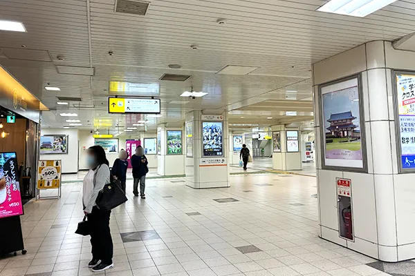 近鉄四日市駅南改札口から出て進みます。