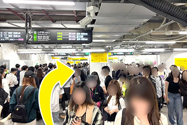 JR山手線渋谷駅のハチ公改札を宮益坂口へ進みます。
