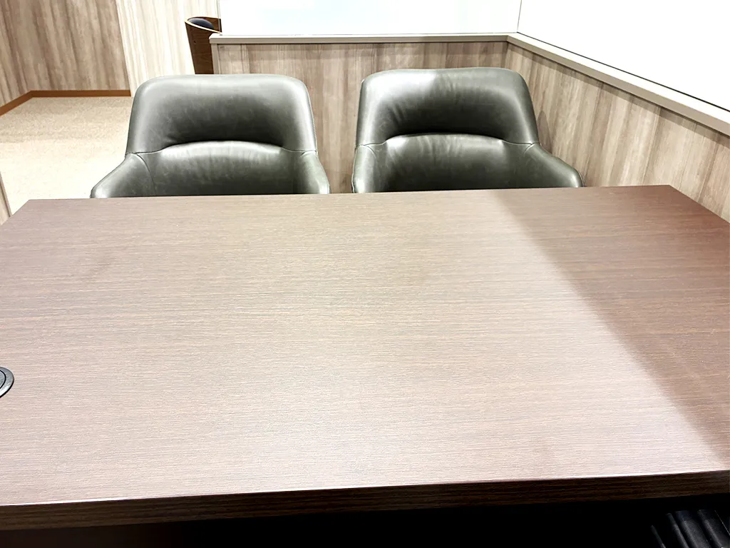 落ち着いた雰囲気の店内になります。