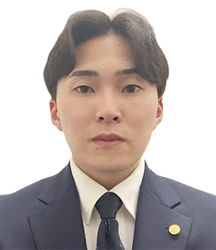 柏倉　圭佑　店長