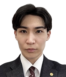秋田谷　祐紀　店長