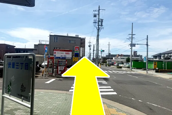 そのまましばらく直進します。
