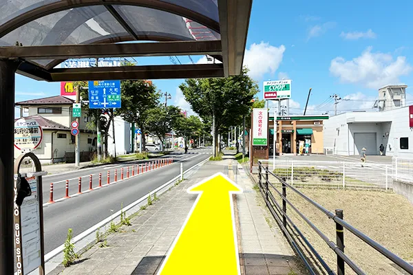 宮城交通「利府役場前」バス停で降車し「ライフガーデン利府」の看板がある方面へ進みます。