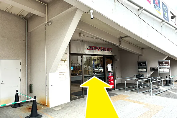 JOYHONと書かれた入口よりお入りください。