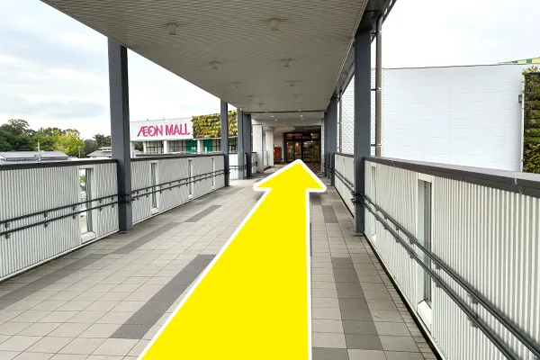 この通路を進み施設を抜け通路を進みます。
