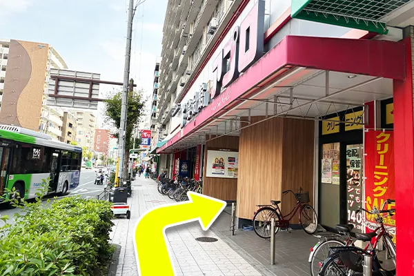 食品館アプロの入り口が見えて来ますので、施設に入ります。