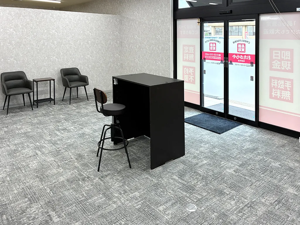 落ち着いた雰囲気の店内になります。